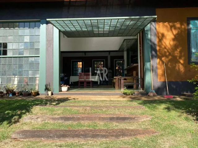 Imagem: Casa À Venda, 3 Quartos, 1 Suíte, 4 Vagas