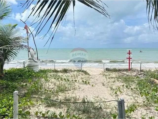 Imagem: Casa a Beira Mar na Barra de Santo Antônio