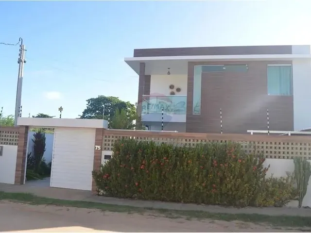 Imagem: Conjunto de 4 Casas Duplex com Piscinas