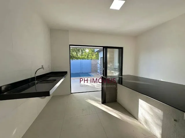Imagem 3: Casa com 3 Dormitórios Sendo 1 Suíte + 2 Reversíveis em Condomínio Fechado - 160M²