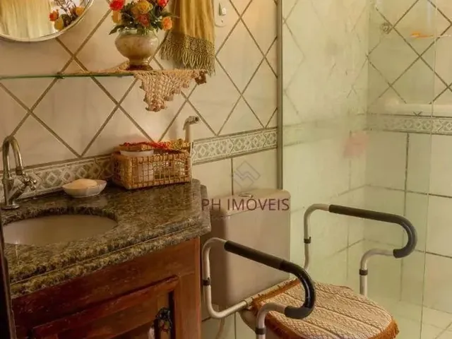 Imagem 2: Casa com 4 Dormitórios Sendo 2 Suítes - Próximo a Praia do Francês