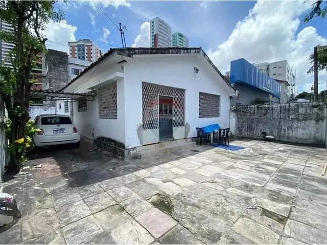 Imagem: A casa possui 3 Dormitórios, 3 Banheiros, 5 Vagas na