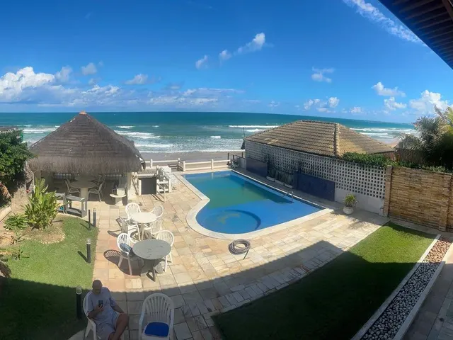 Imagem: A casa possui 5 Dormitórios, 5 Banheiros, 3 Vagas na