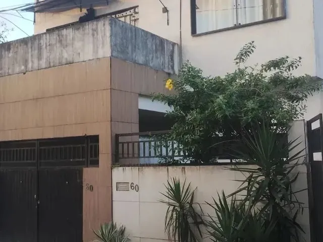 Imagem: A casa possui 3 Dormitórios, 1 Suíte, 1 Banheiro, 1 Vaga