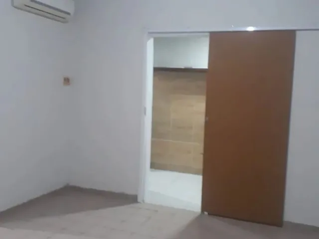 Imagem: A casa possui 1 Dormitório, 1 Banheiro e está localizado
