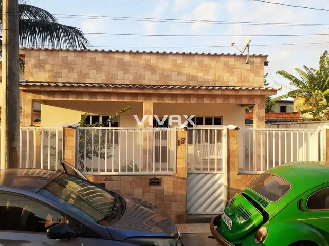 Imagem: A casa possui 2 Dormitórios, 2 Banheiros, 3 Vagas na
