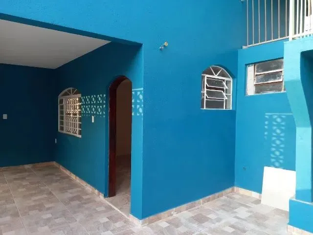 Imagem: A casa possui 3 Dormitórios, 3 Banheiros, 2 Vagas na