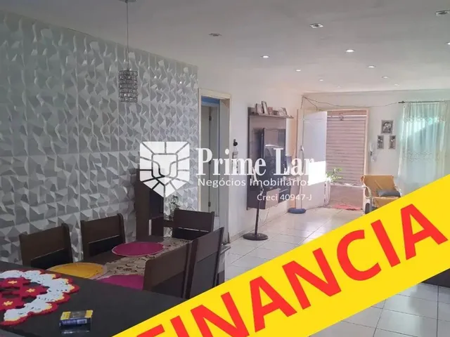 Imagem: A casa possui 5 Dormitórios, 1 Suíte, 3 Banheiros, 3