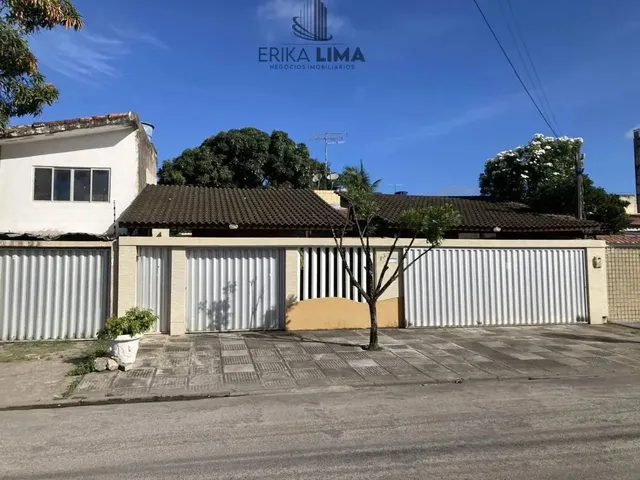 Imagem: Casa Espaçosa com 4 Quartos Sendo Uma Suíte