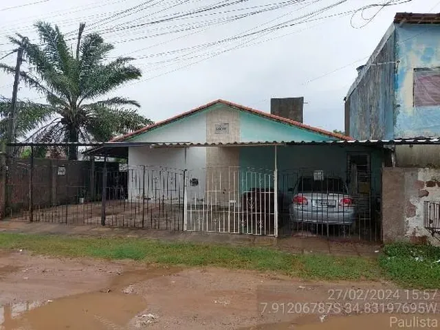 Imagem: A casa possui 3 Dormitórios, 1 Banheiro, 1 Vaga na