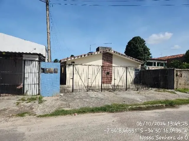 Imagem: A casa possui 3 Dormitórios, 1 Banheiro, 1 Vaga na
