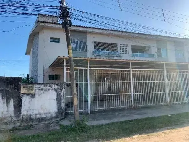 Imagem: A casa possui 3 Dormitórios, 1 Banheiro, 1 Vaga na