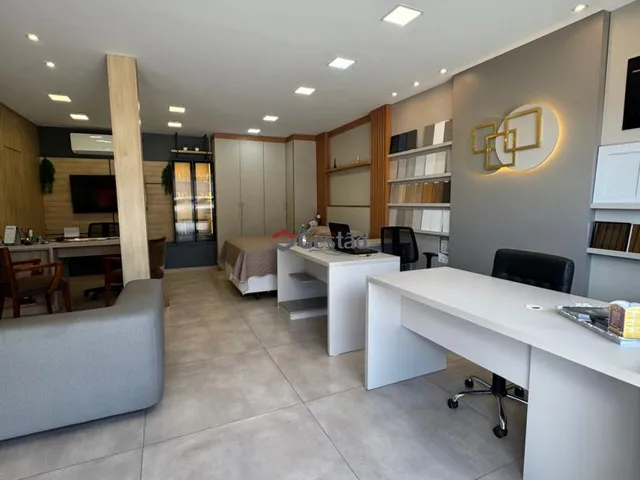 Imagem: A loja possui 1 Banheiro, 42m² de Área Privada e está