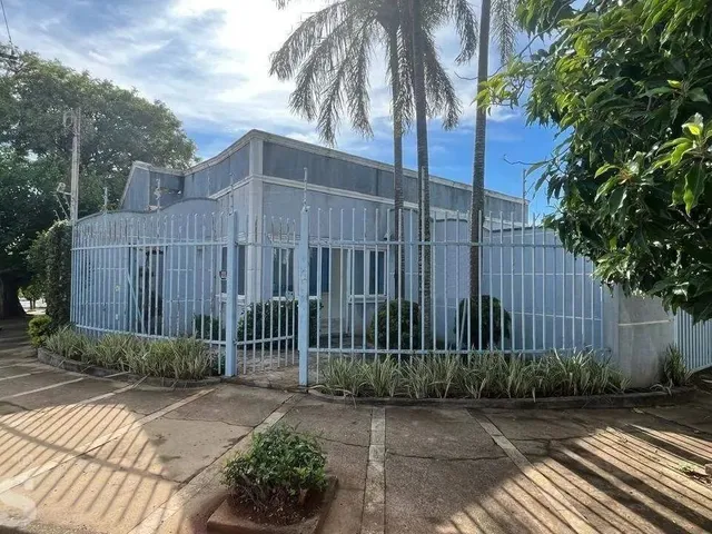 Imagem: Casa À Venda, 3 Quartos, 2 Vagas, Jardim