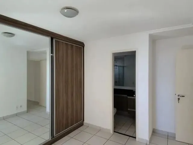 Imagem 3: Apartamento 02 Quartos, Sendo Uma Suite. com Armários em Todo os Ambientes e 01 Vaga De