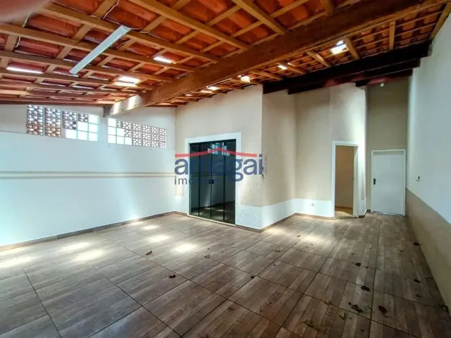 Imagem: A casa possui 2 Dormitórios, 2 Banheiros, 2 Vagas na