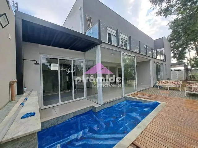 Imagem: A casa em condomínio possui 4 Dormitórios, 4 Suítes, 2