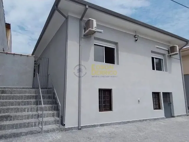 Imagem: A casa possui 3 Dormitórios, 2 Banheiros, 3 Vagas na