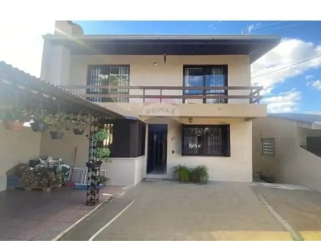 Imagem: Casa Ampla de Dois Andares com Quintal e