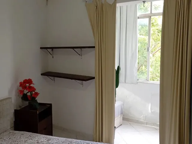 Imagem: Quarto Silencioso,Defronte a Uma Praça