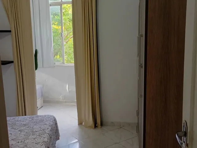 Imagem 2: Quarto Silencioso,Defronte a Uma Praça Arborizada na Tijuca