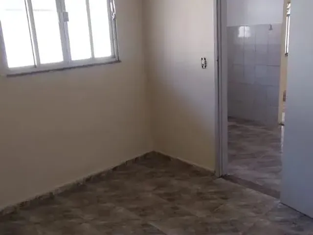Imagem 2: Casa 02 Quartos, Varanda Etc... em Vista Alegre (Próximo Ao Mcdonald&Amp;Apos;S da