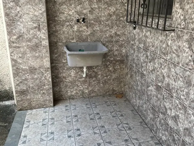 Imagem: Aluguel! Casa Térrea Ampla com Varanda