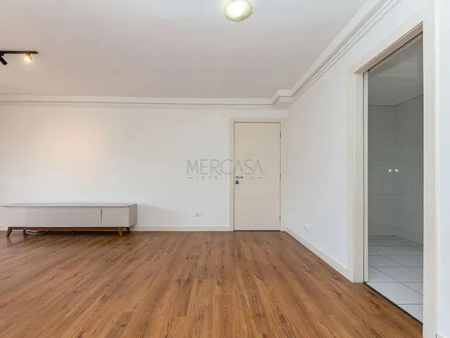 Imagem 8: 3 Dormitorios Sendo 1 Suite com Hidromassagem, Banheiro Social com Armários Planejados