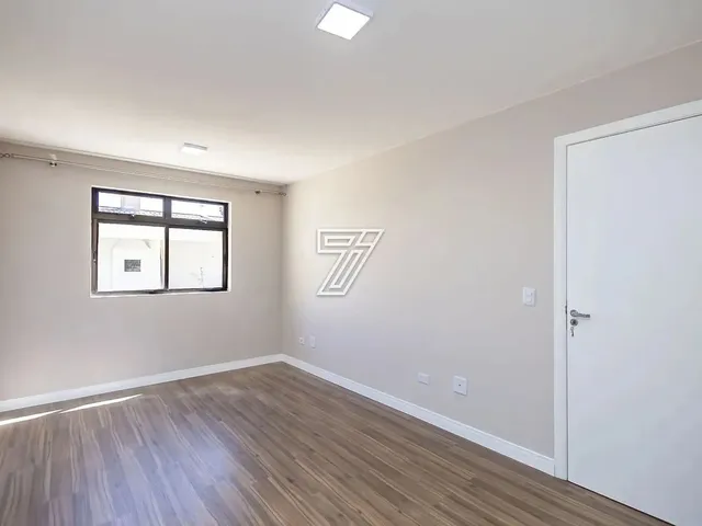 Imagem 5: Sobrado de 3 Dormitórios com 120M² com Jardim no Bairro Parolin