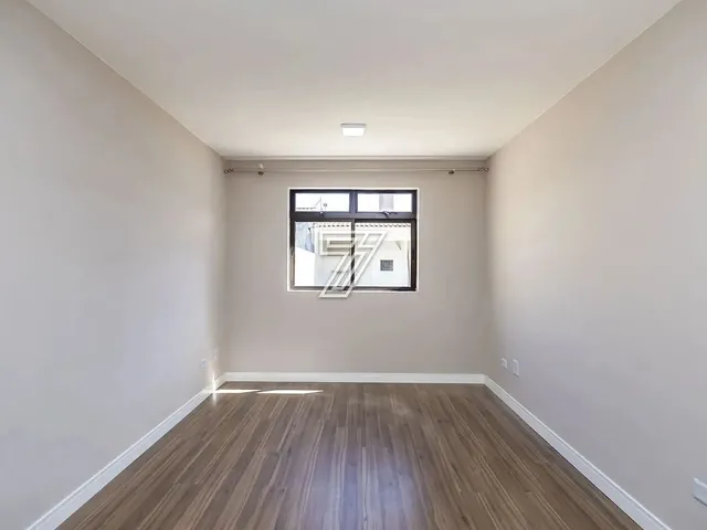 Imagem 8: Sobrado de 3 Dormitórios com 120M² com Jardim no Bairro Parolin