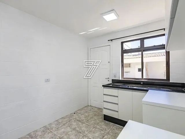 Imagem 3: Sobrado de 3 Dormitórios com 120M² com Jardim no Bairro Parolin