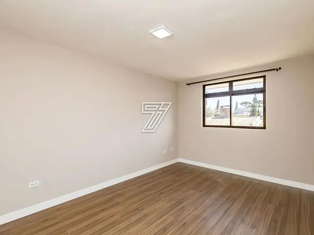 Imagem 6: Sobrado de 3 Dormitórios com 120M² com Jardim no Bairro Parolin