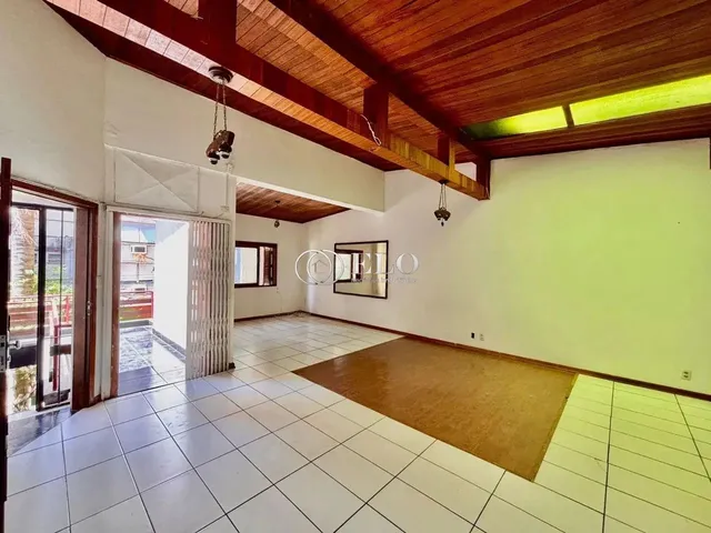 Imagem: Casa com 6 Quartos, 5 Banheiros, 1 Suíte