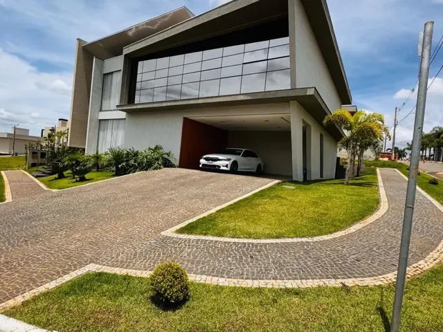 Imagem: A casa em condomínio possui 4 Dormitórios, 5 Banheiros, 5