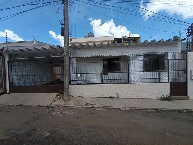 Imagem: A casa possui 5 Dormitórios, 3 Suítes, 4 Banheiros, 1