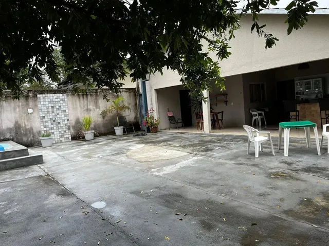 Imagem: A casa possui 3 Dormitórios, 3 Suítes, 5 Banheiros,
