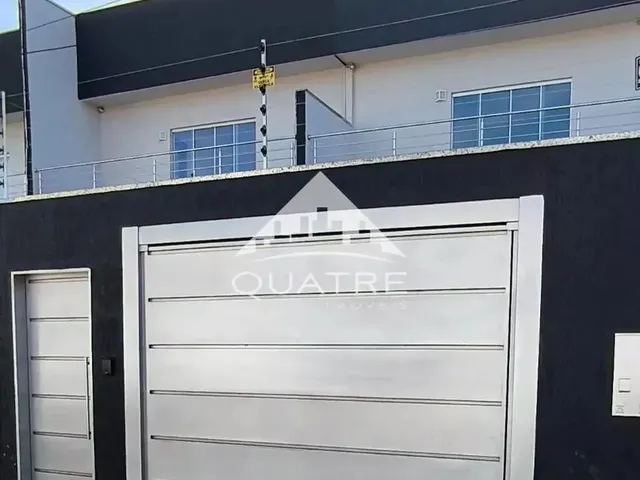 Imagem: A casa possui 3 Dormitórios, 1 Banheiro, 4 Vagas na