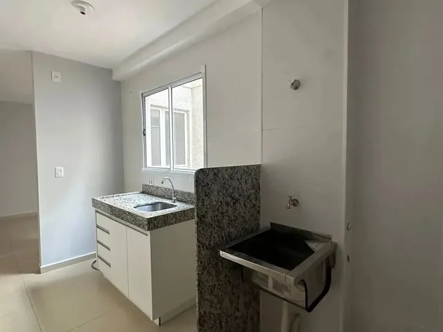 Imagem: O apartamento possui 2 Dormitórios, 1 Suíte, 1 Banheiro,