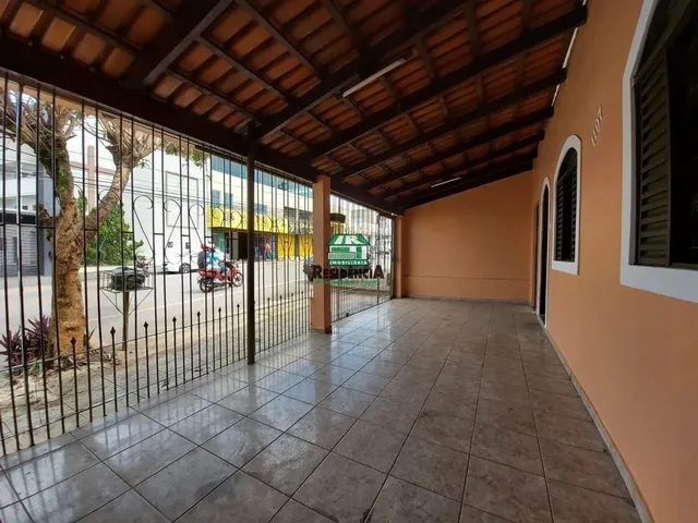 Imagem: A casa possui 3 Dormitórios, 1 Suíte, 2 Banheiros, 2