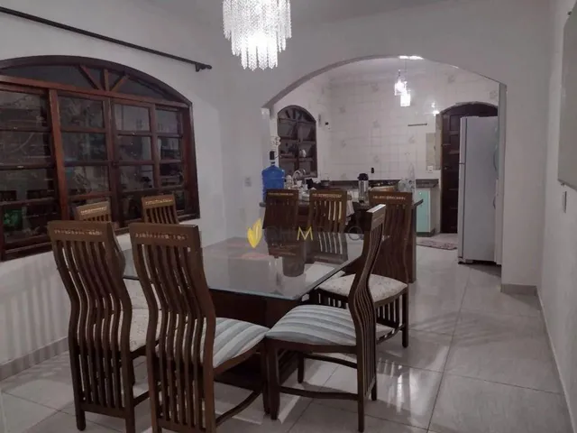 Imagem: Casa com 3 Dormitórios para Alugar, 300