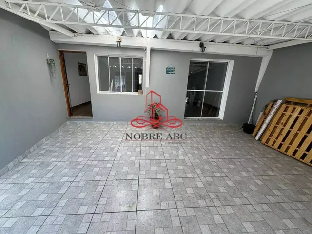 Imagem: A casa possui 3 Dormitórios, 1 Suíte, 2 Banheiros, 1 Vaga