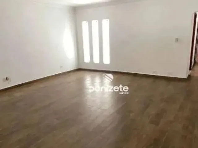 Imagem: A casa possui 3 Dormitórios, 3 Suítes, 5 Banheiros, 2