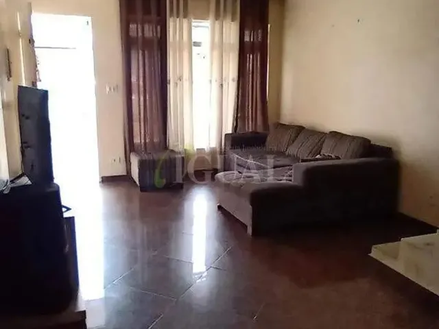 Imagem: A casa possui 3 Dormitórios, 3 Suítes, 2 Banheiros, 3