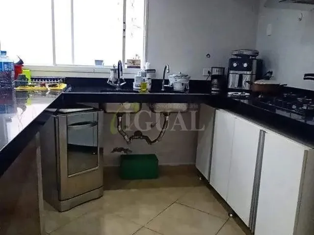 Imagem 15: Sobrado para Alugar, com 3 Suítes e 3 Vagas de Garagem