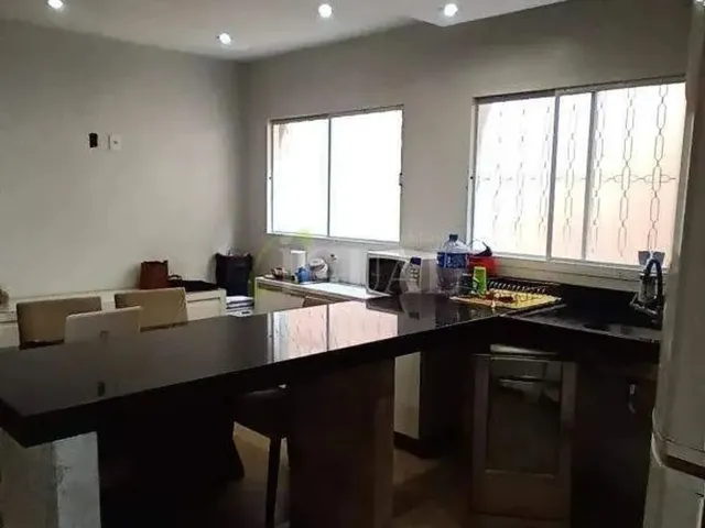 Imagem 6: Sobrado para Alugar, com 3 Suítes e 3 Vagas de Garagem