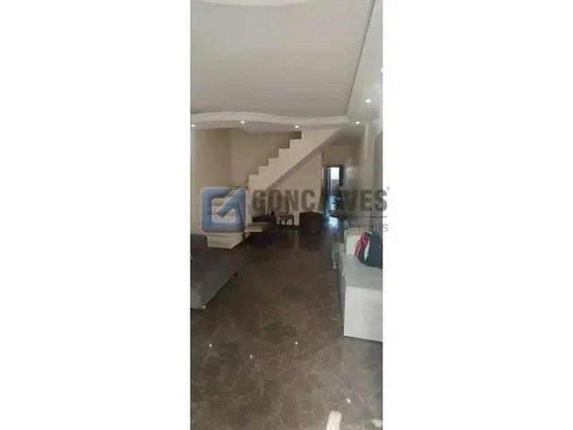 Imagem: A casa possui 3 Dormitórios, 3 Suítes, 5 Banheiros, 2