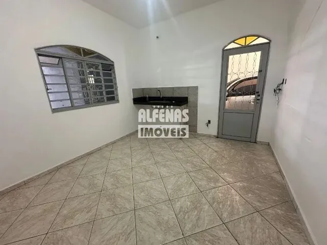 Imagem 6: Casa Comercial com 4 Quartos Sendo 1 com Suíte, Localizado no Bairro Eldorado
