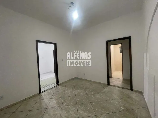 Imagem 8: Casa Comercial com 4 Quartos Sendo 1 com Suíte, Localizado no Bairro Eldorado