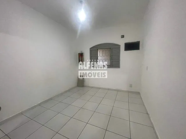 Imagem 12: Casa Comercial com 4 Quartos Sendo 1 com Suíte, Localizado no Bairro Eldorado