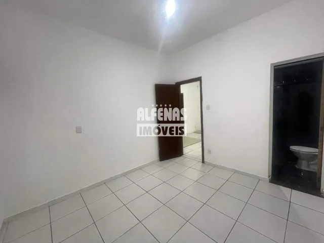Imagem 3: Casa Comercial com 4 Quartos Sendo 1 com Suíte, Localizado no Bairro Eldorado